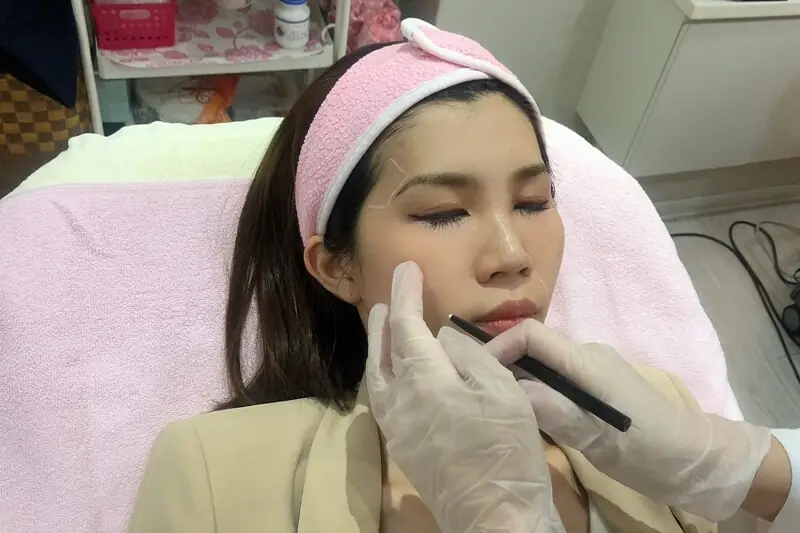 Chloe︰法令紋、夫妻宮這樣補，真的好自然！｜洢蓮絲